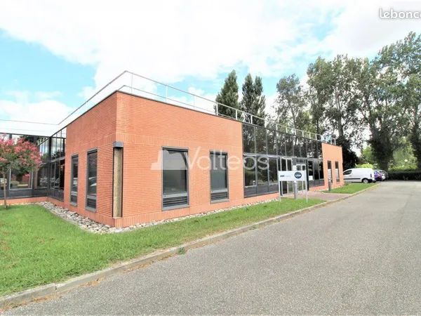 Bureaux 251 m² 