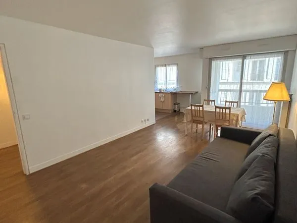 T2 meublé - 49 m² - Balcon - 1 min métro Gambetta - Immeuble avec gardien 
