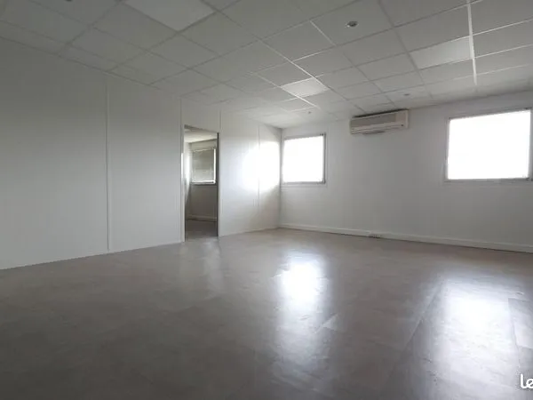 Bureaux 71 m² 