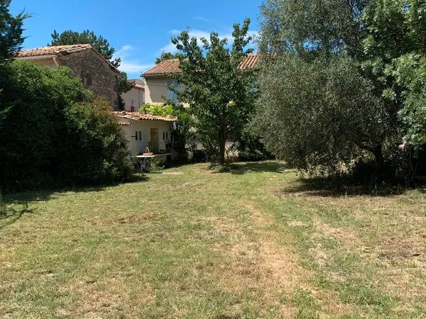 Maison de charme rénovée - Terrain constructible et divisible - Alpilles - Eyguières 