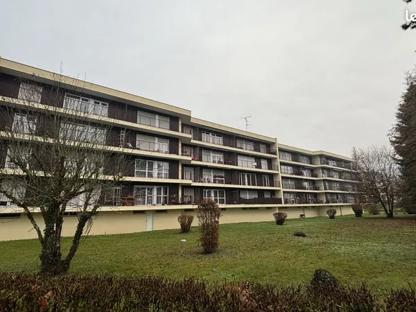 Appartement 4 pièces 81 m² - GRAND CHARMONT centre 