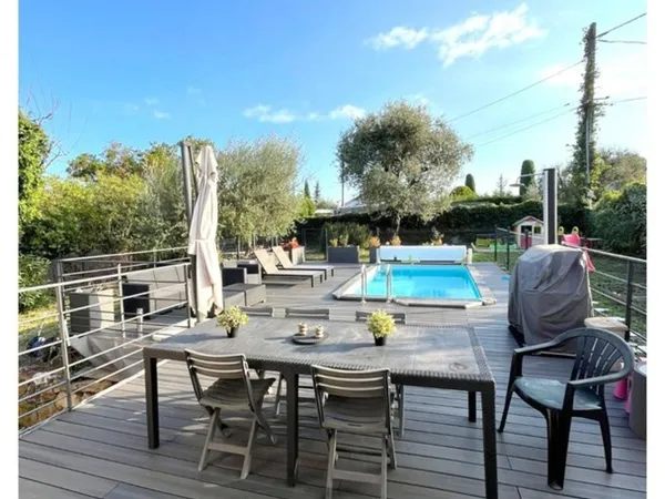 Maison à vendre 5 pièces (06) 