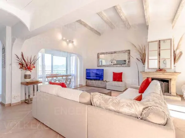 Maison avec vue dégagée sur la plaine des Maures et le golfe de 
