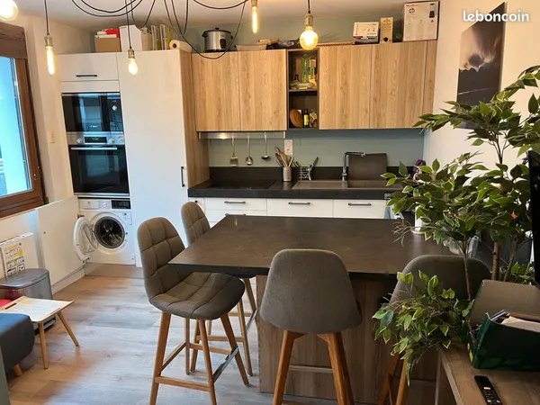 Chambre pour fille disponible dans colocation mixte 