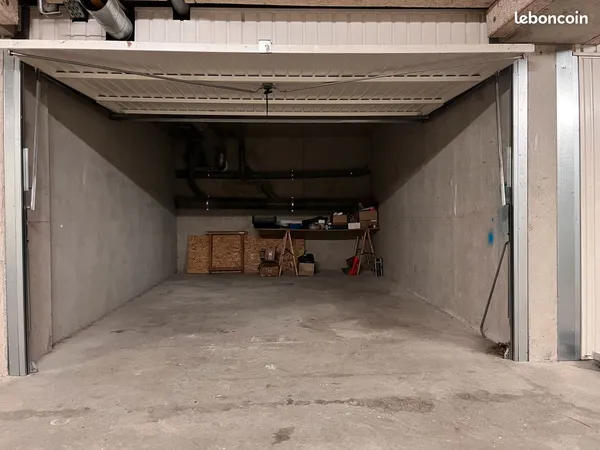Garage fermé a vendre à Cessy 