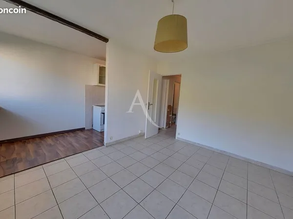 Studio 1 pièce 27 m² 