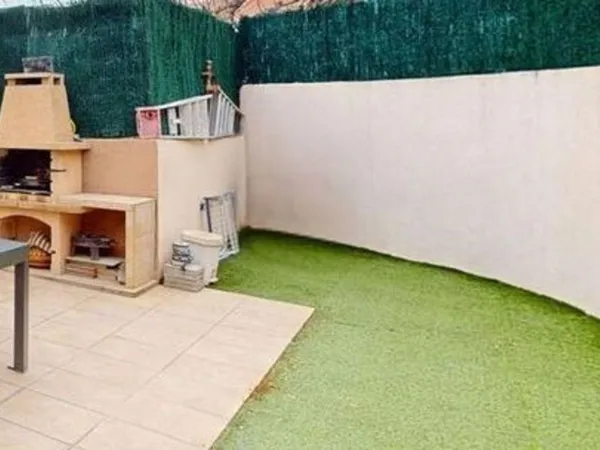 Grande terrasse et garage 