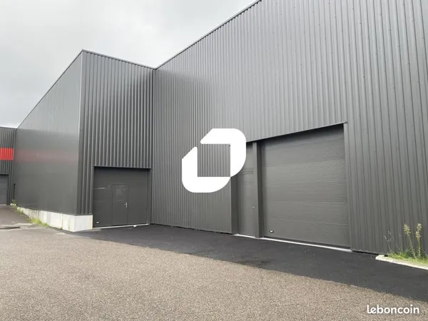 Local d'activité 505 m² 