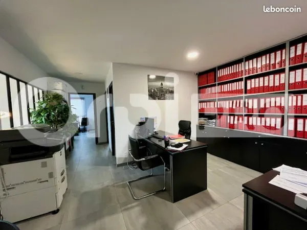 Local d'activité 128 m² 