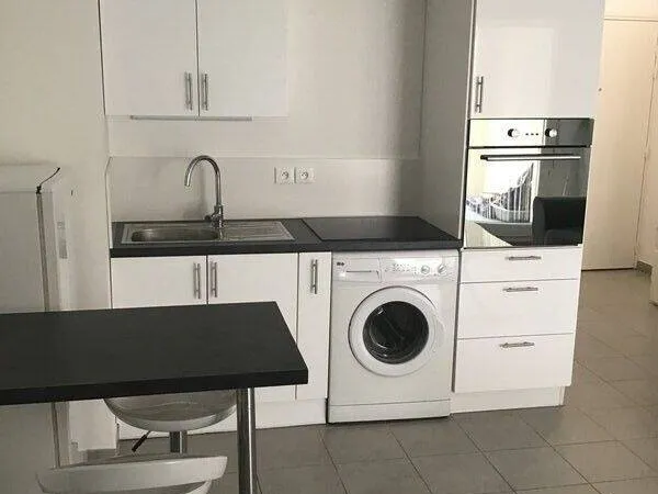 Studio 1 pièce 30 m² 