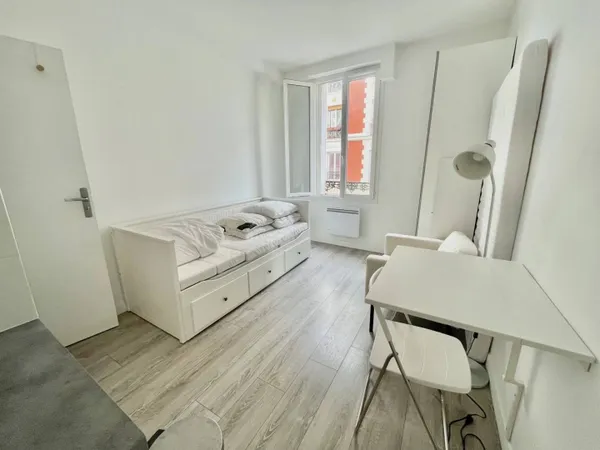 Studio 1 pièce 14 m² 