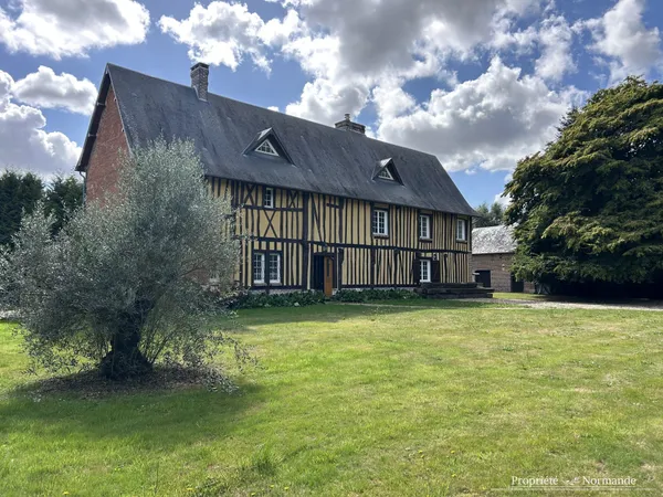 PROPRIÉTÉ NORMANDE PROCHE DES COMMERCES 