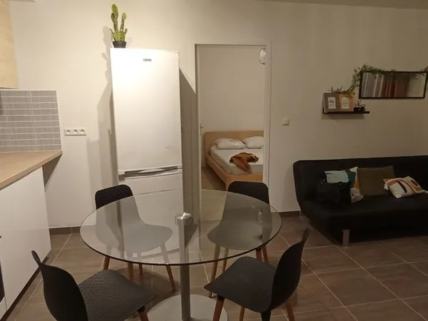 T4 duplex avec terrasse, jardinet & parking 