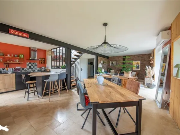 Maison en pierre de 5 pièces principales 