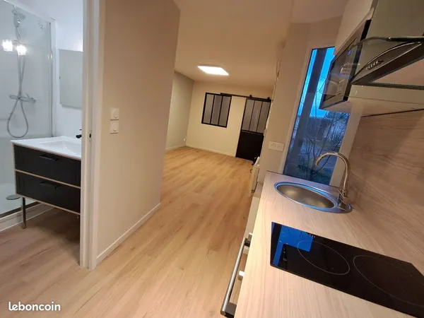 T2 31m² refait à neuf, rez de chaussée dans une cour 