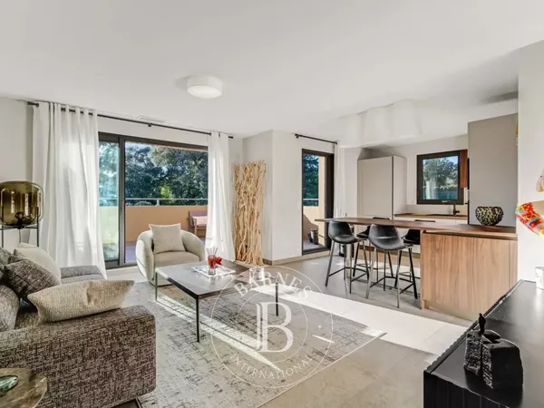 GRIMAUD - APPARTEMENT NEUF - 2 CHAMBRES - A PIED PLAGE ET GOLF 