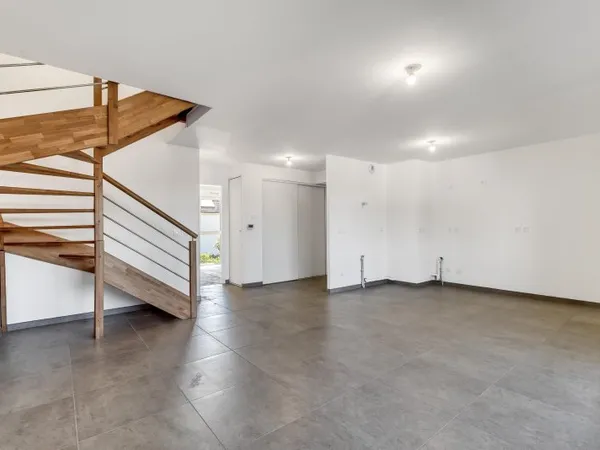 Duplex spacieux, 4 chambres, dernier étage AMBILLY