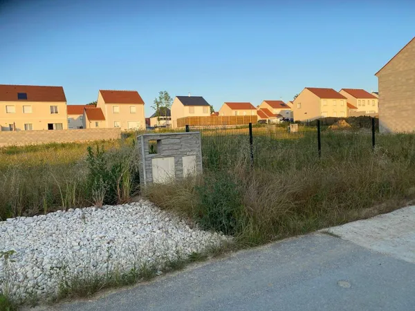 Terrain 705 m² 