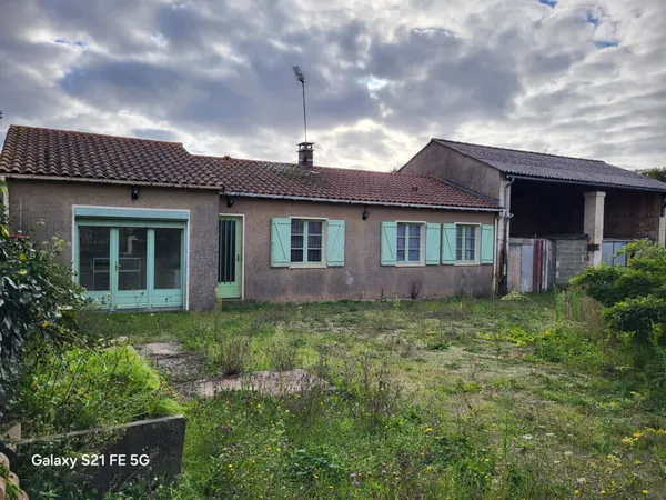 Pavillon de plain pied avec terrain et dépendance 