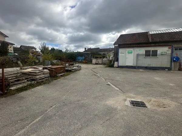 Bureaux 560 m² Sainte-Sigolène 