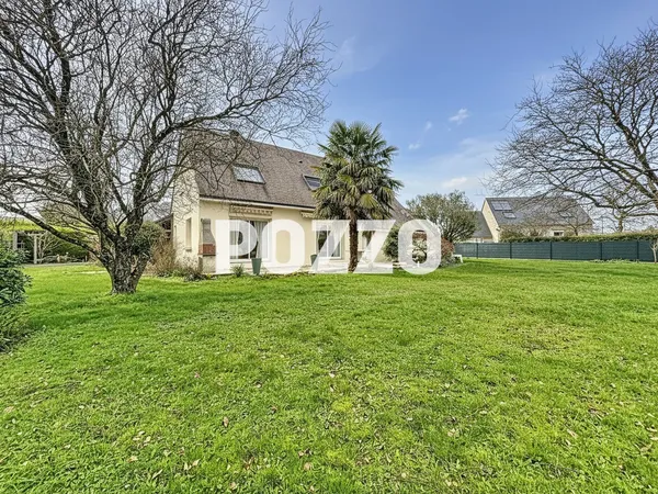 A Vendre - AVRANCHES - LE VAL SAINT PERE - Maison 6 pièce(s) 150 m² - Terrain 