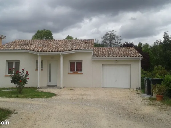 A louer maison plein pied 2 chambres garage jardin clos 