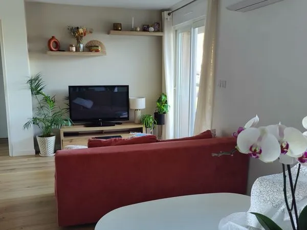 Appartement rénové de 76 m² avec terrasse et parking - Réalmont 