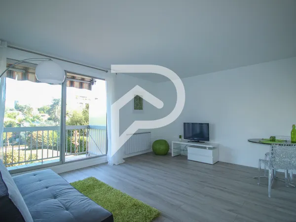 2 PIECES 48 m2 - MEUBLE - BALCON - CAVE - 