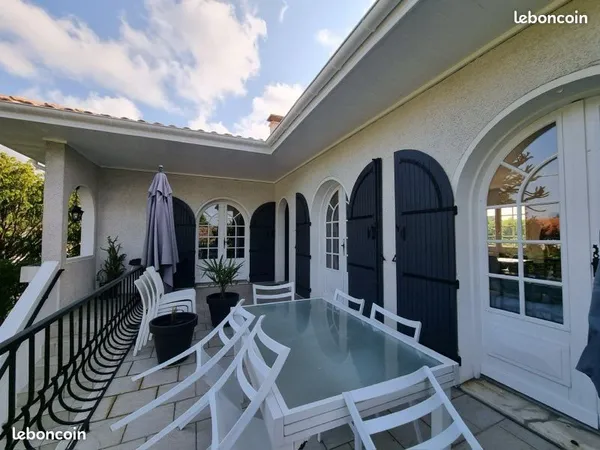 Grand et bel appartement de 3 chambre avec terrasse et jardin