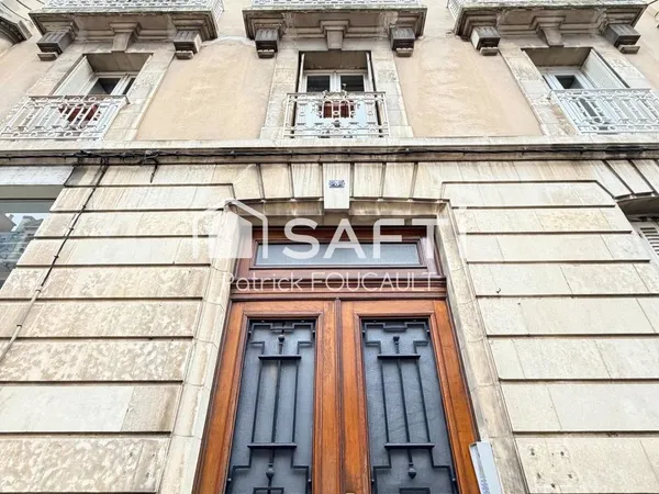 Bel appartement Hausmannien 166 m2 rénové récemment 
