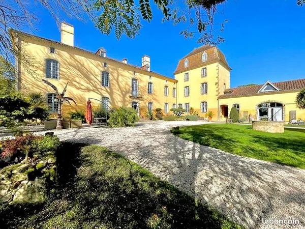 Château 50 pièces 1600 m² 