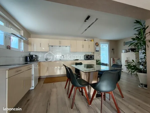 Maison 9 pièces 256 m² 