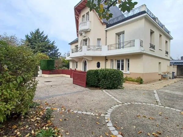 Maison 7 pièces 257 m² 