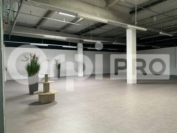 Local commercial 1203 m² 
