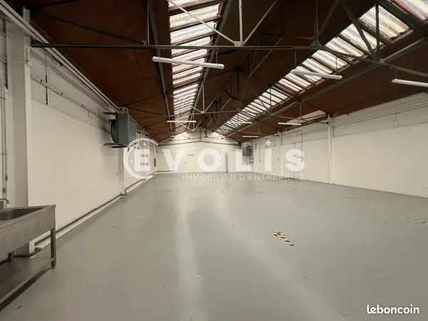 Local d'activité 174 m² 