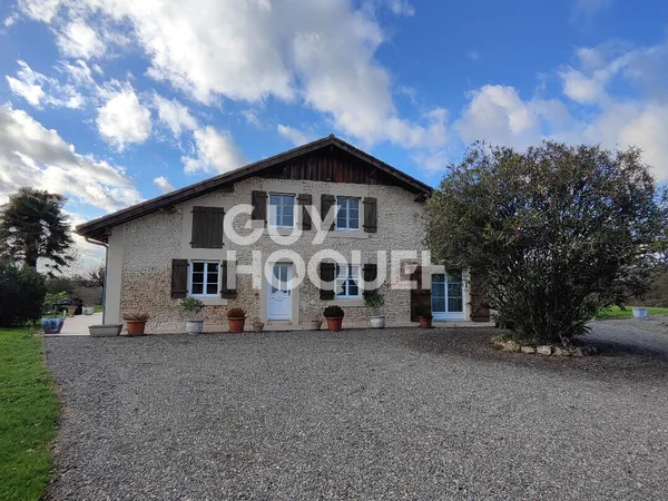 Maison de maître de 232 m2, 5chambres sur 2 hectares 