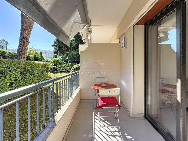 LOCATION - Superbe studio rénové, Cannes Isola Bella 