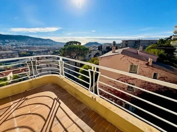Cimiez- Ratti/ Savoie 3 P terrasse-dernier étage 