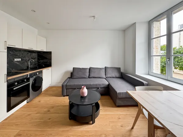 LOCATION T2 ENTIREMENT RENOVE ET MEUBLE SUR LE MAIL !! 
