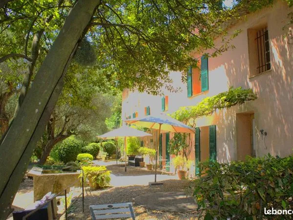 Maison 12 pièces 300 m² 