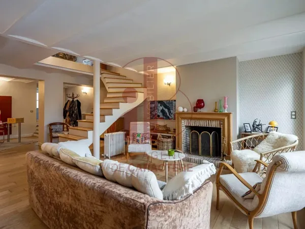 Fontainebleau, Maison ancienne de 6 pièces principales avec jard 