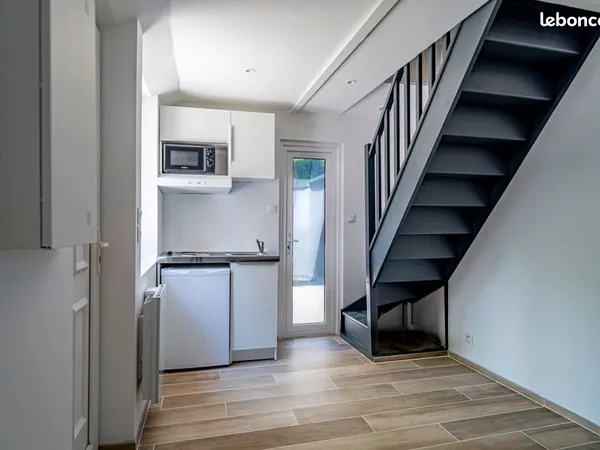 Petite maison meublée refaite à neuf - 21 m² - Gare à pied - Parking 