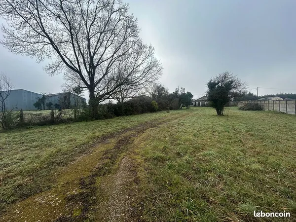 Terrain 4500 m² MONTUSSAN 