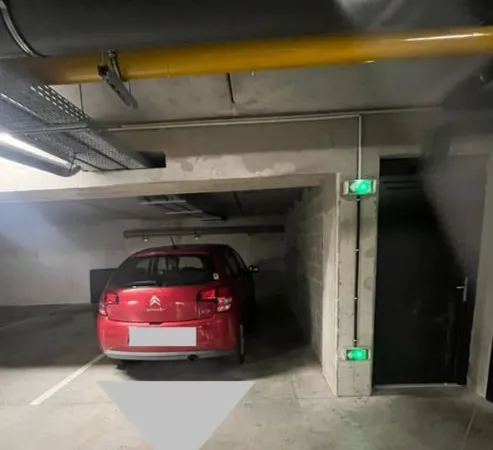 Place de parking sécurisée "L'Orée du Lac" - Rare à la vente 