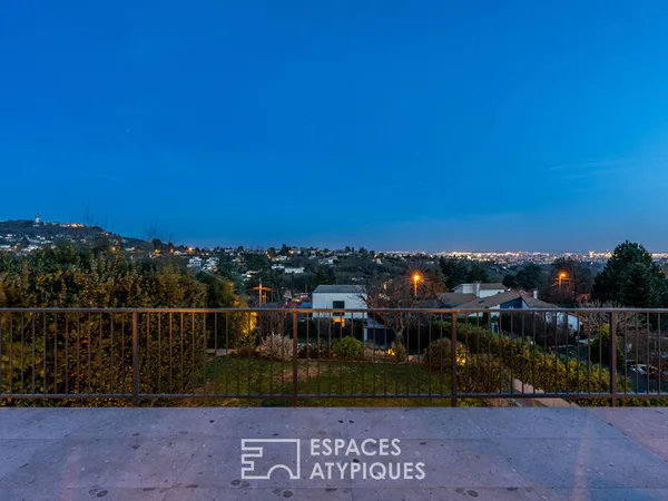 Maison rénovée avec vue à proximité du centre du village 