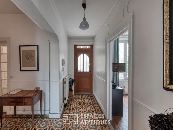 Maison meulière avec jardin dans le centre de Brunoy 