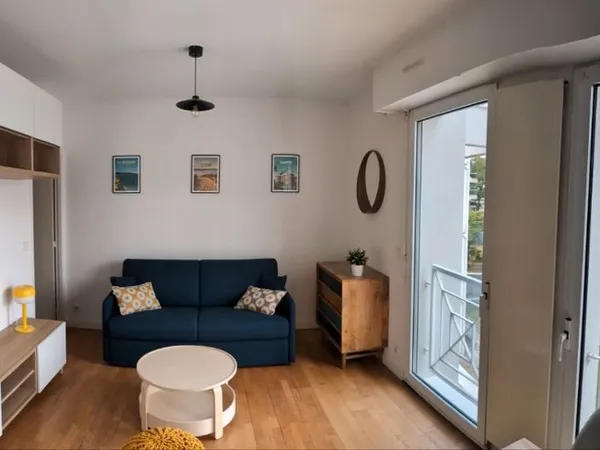 Nantes Hyper Centre : Studio meublé 30 m2 + grande cave - Pas de frais 