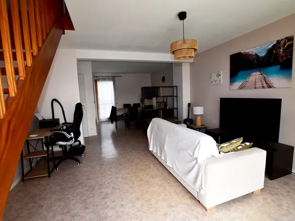 MONTAUBAN DE BRETAGNE APPARTEMENT T3 DUPLEX AVEC GARAGE 