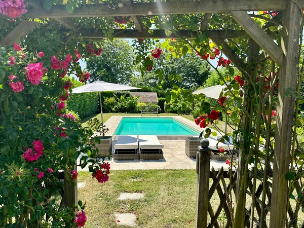 Vends maison 330m² en Vallée de Chevreuse avec piscine 