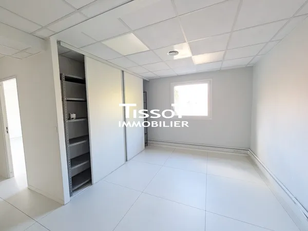 Local professionnel 66 m² 